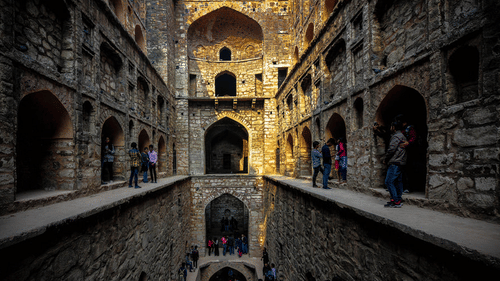 Agrasen Ki Baoli New Delhi,  Hotel Sarovar Portico Naraina