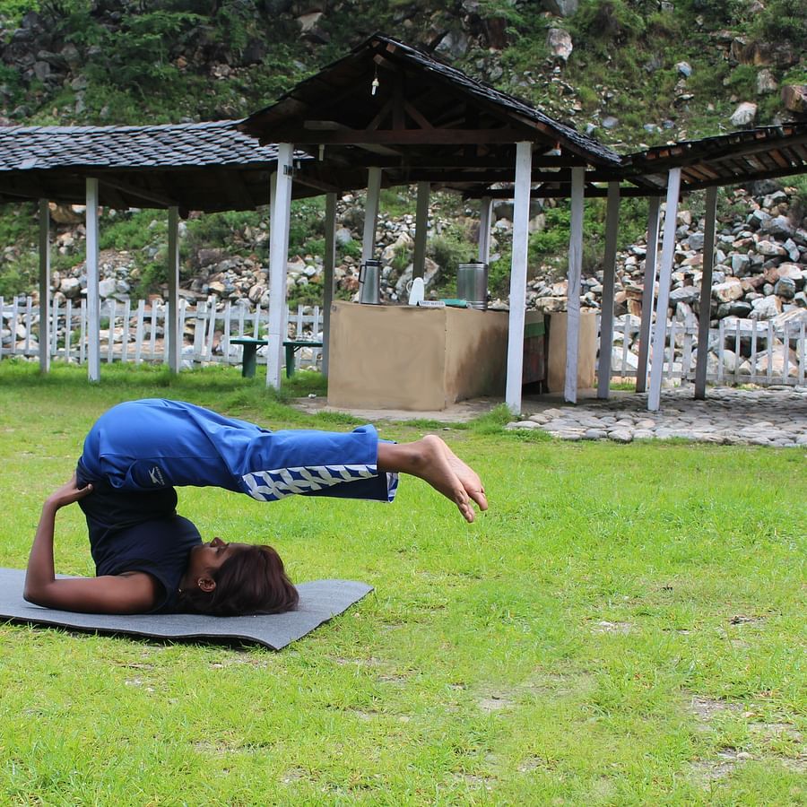 alt-text Let s Camp Tirthan activity yoga