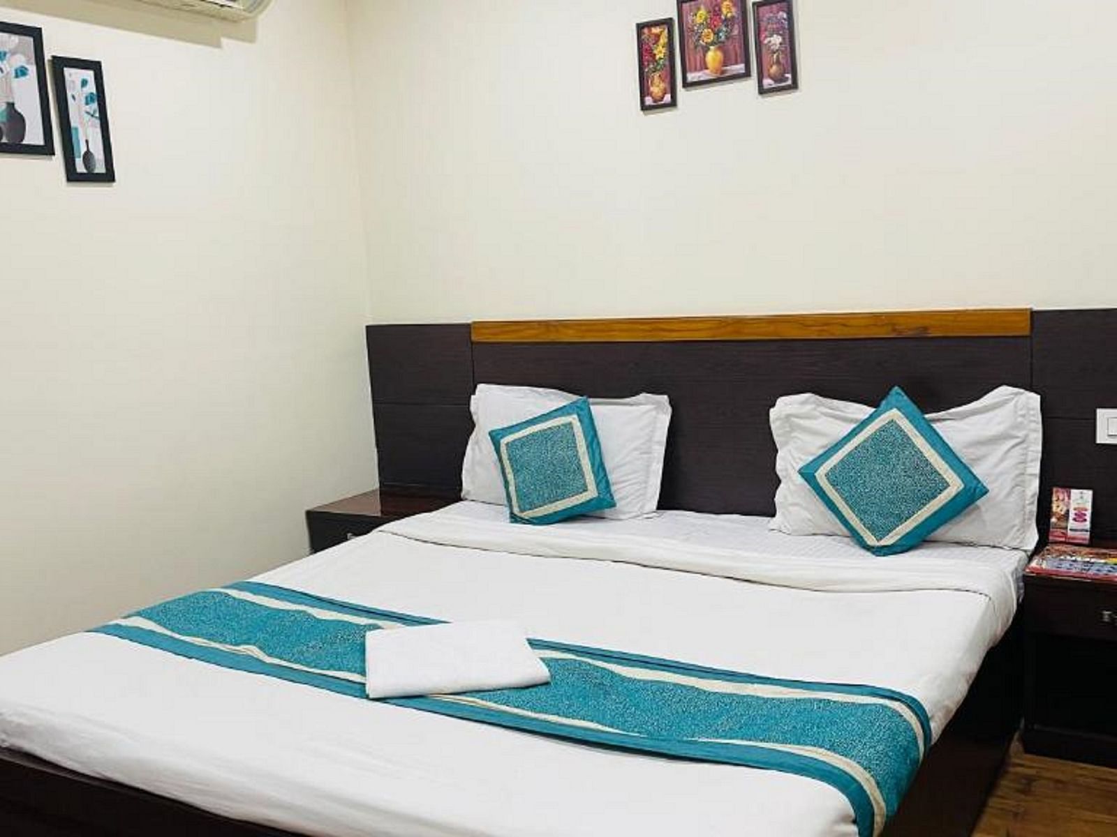 Queen Size Bed in Premium Room in Ecotel Vinayak