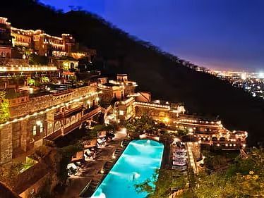 Neemrana-fort-Udman-Hotels