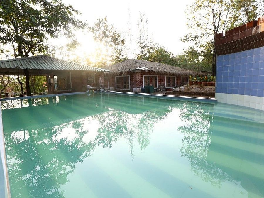 alt-text Swimming Pool
