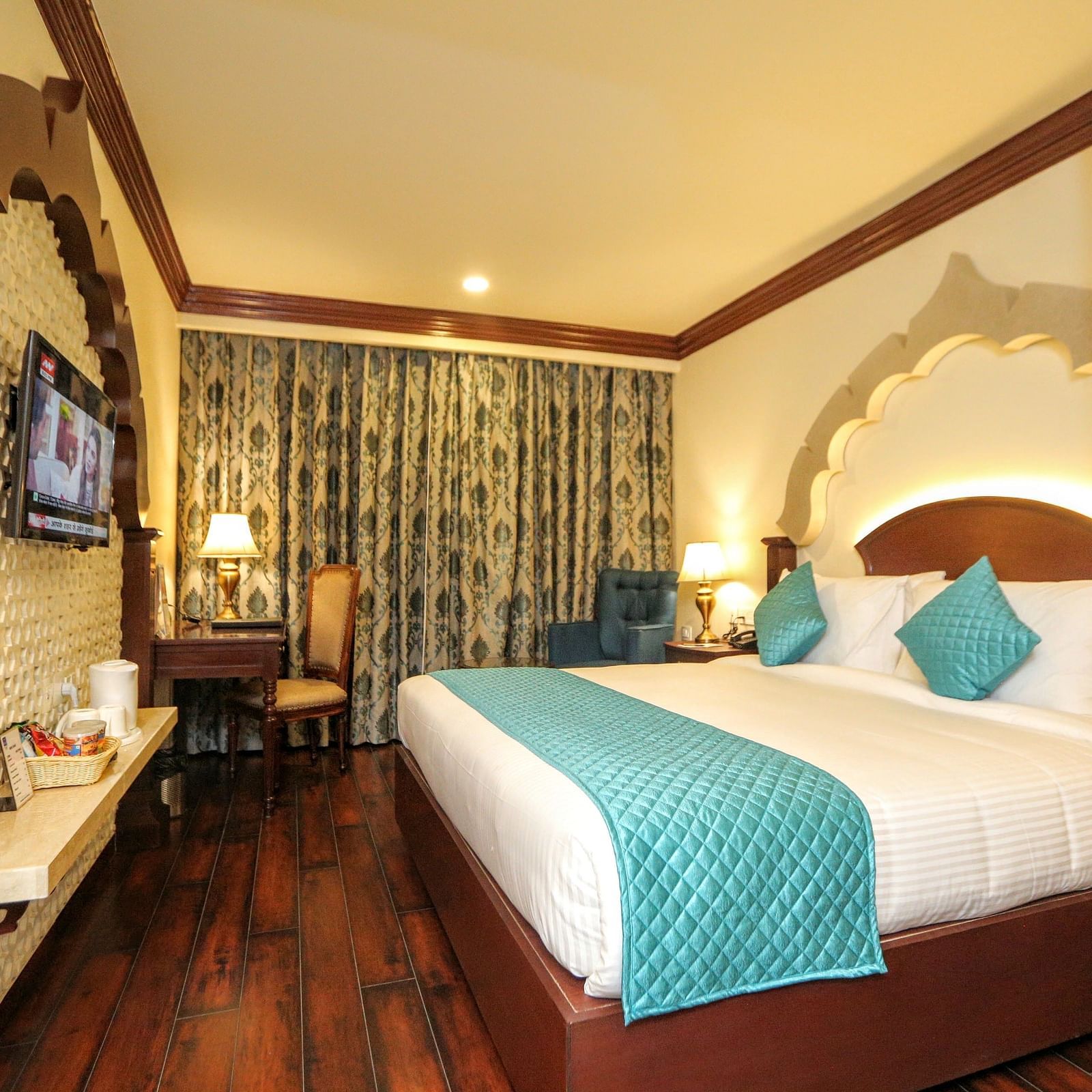 deluxe room at comfort inn sapphire, jaipur