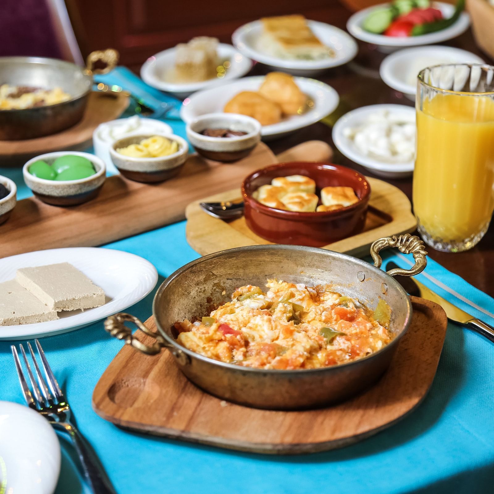 breakfast-set-with-arrangement-food