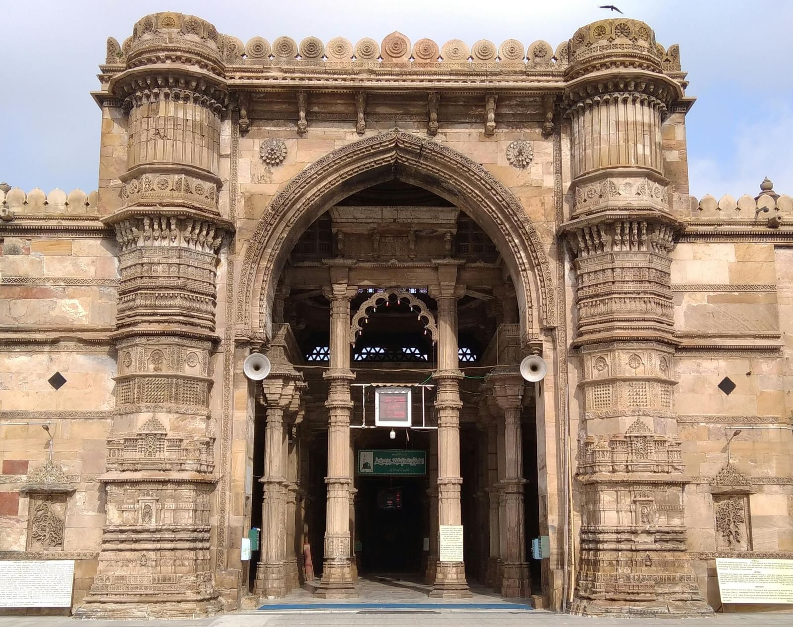 Front shot of the exterior of Jama Masjid in Ahmedabad with a clear blue sky in the background.