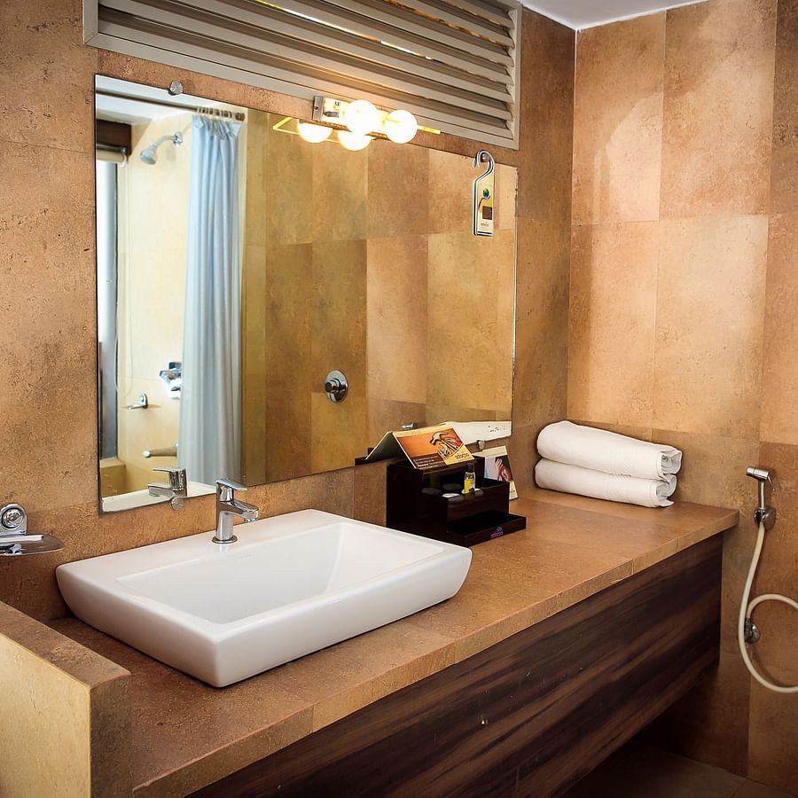 Adamo Resort Matheran - Deluxe villa washroom
