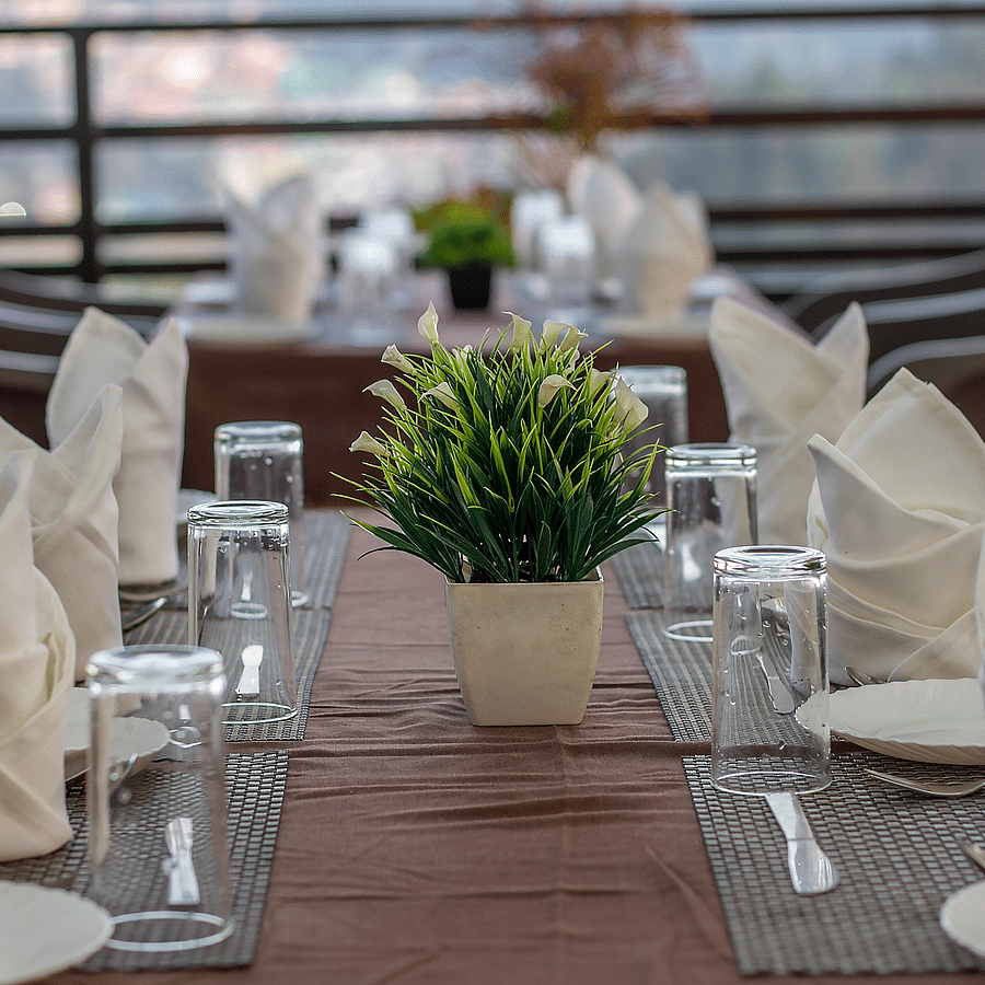 alt-text a image of a restautrant table