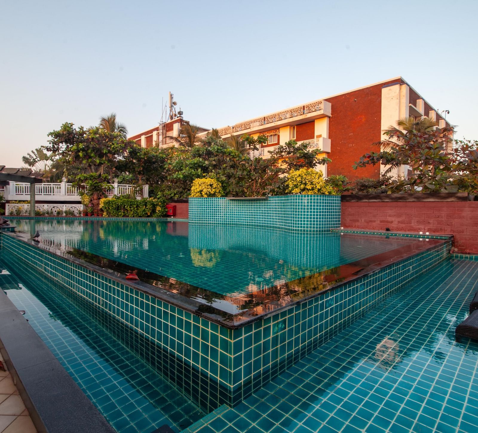 the exterior facade and the swimming pool - Mayfair Waves, Puri