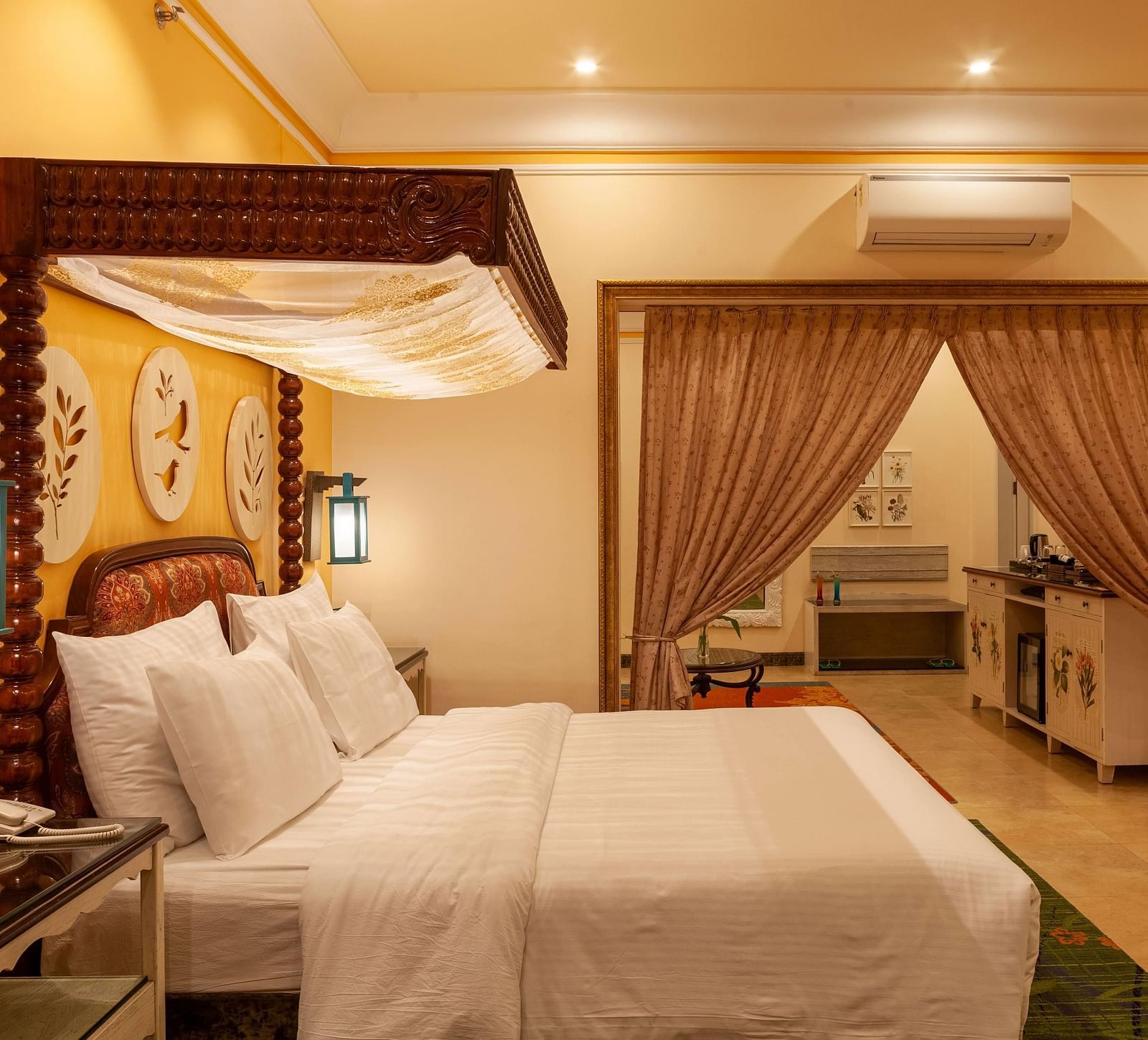 a king size bed - Mayfair Palm Beach Resort, Gopalpur-on-Sea