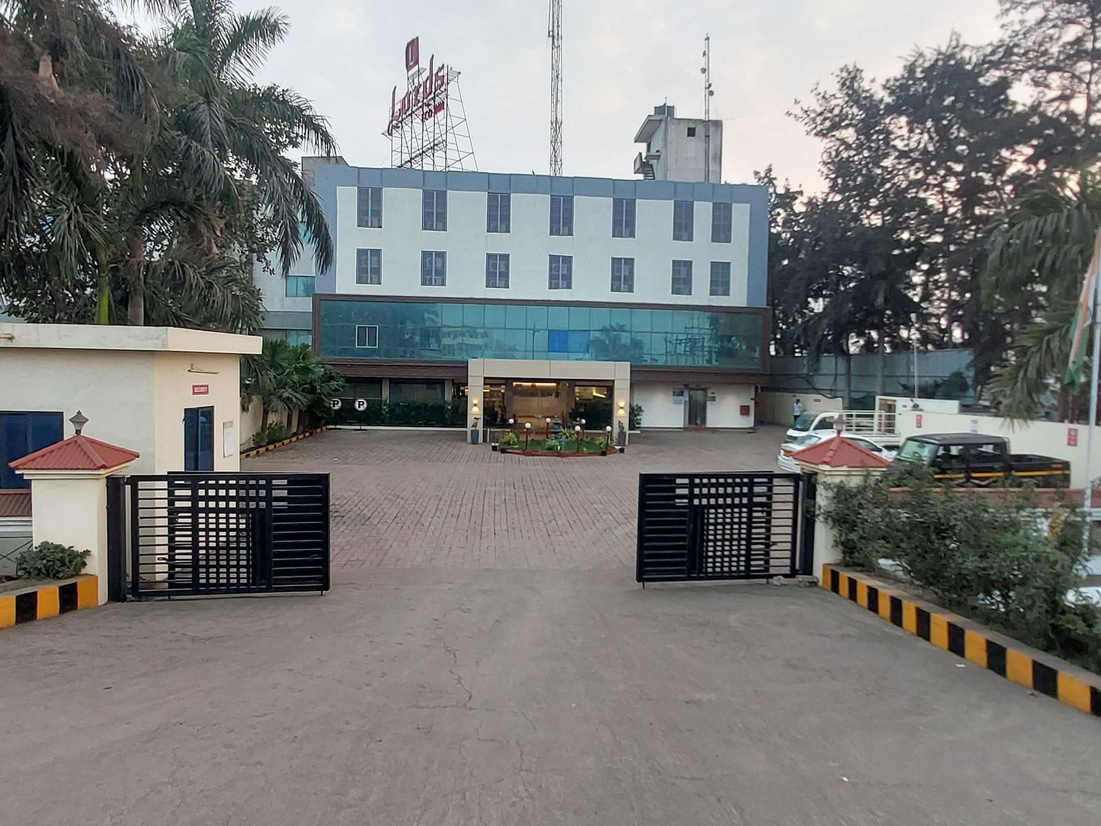 Facade  1 