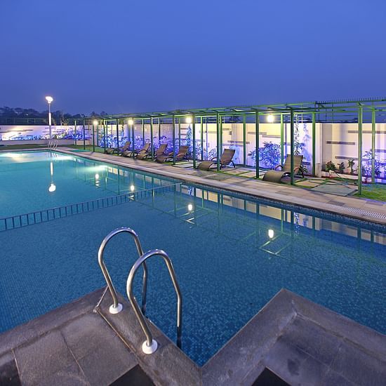 outdoor swimming pool at la classic, hosur road