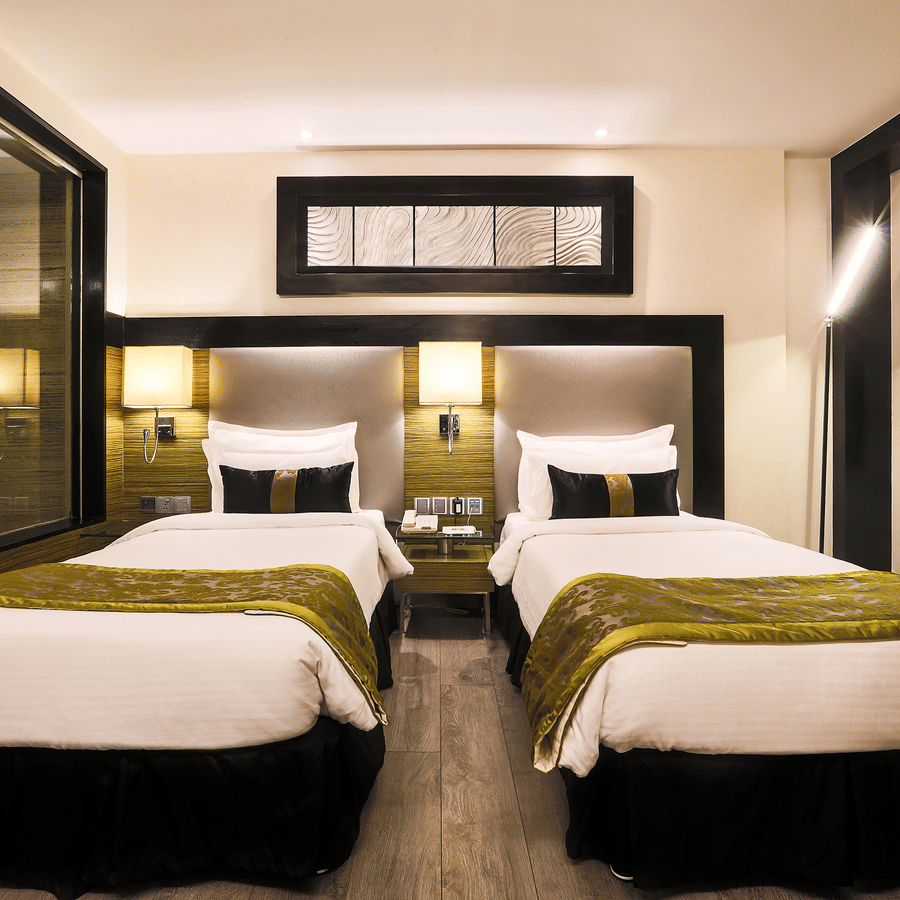 The Empresa Boutique Hotel - the twin beds offered by the Executive twin room in Andheri