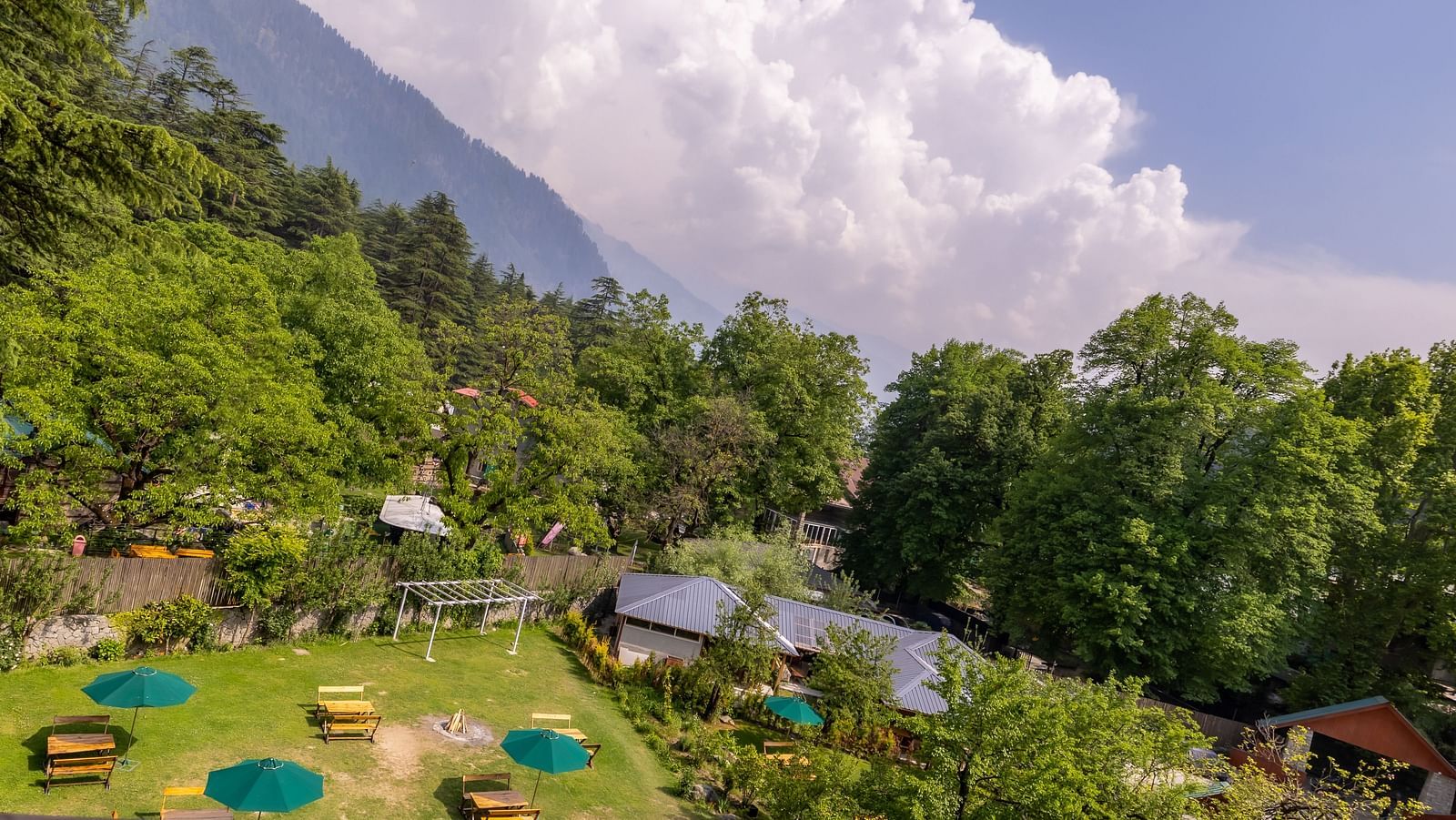 aerial view of the outdoor seating area at Bedzzz Xclusiv Baikunth, Manali