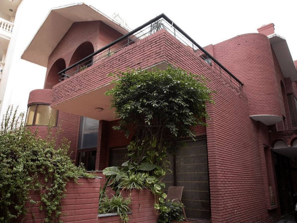 Facade of Redbrick home by earthaa escapes 2