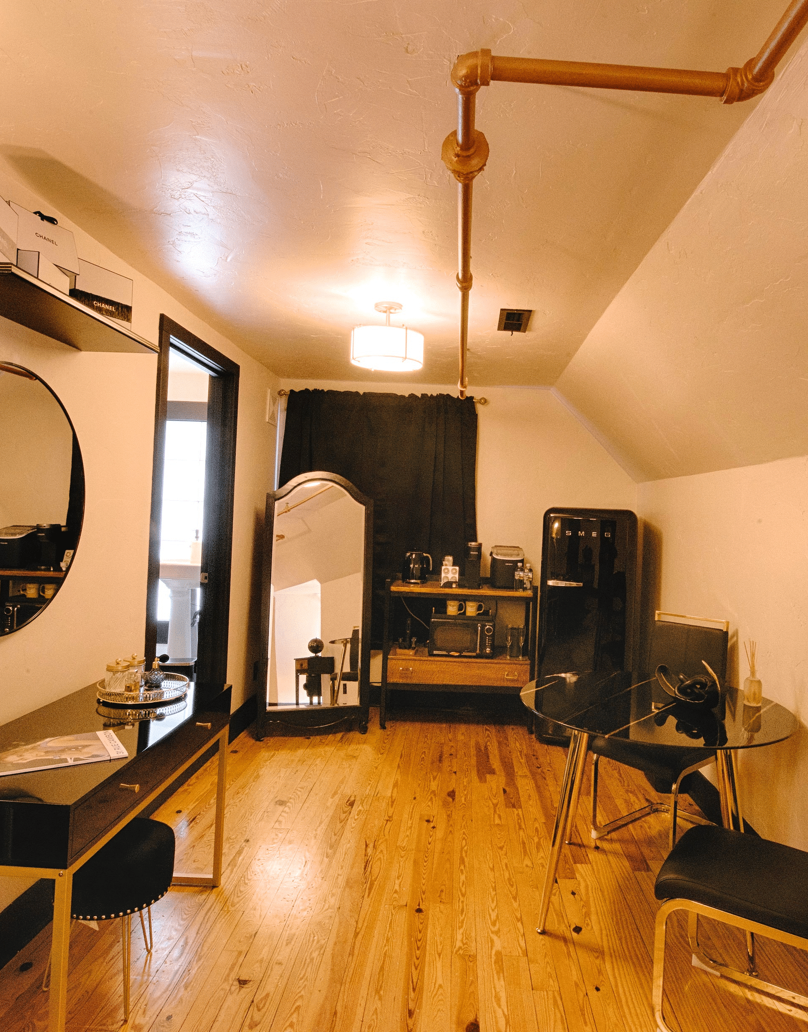 the powder room in the roosevelt suite featuring a dressing table along with a wound mirror and a full length mirror in the corner - Historic Tapoco Lodge
