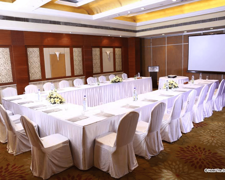 Platinum U-Shape Seating