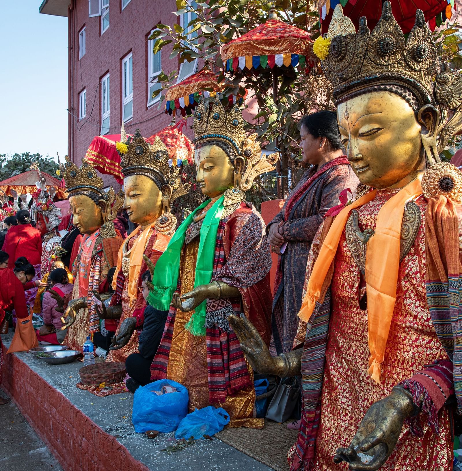Idols lined up at the Samyak dan festival