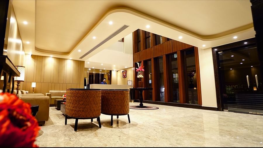 Reception area at Five Elements Hotels Maplewood Premier