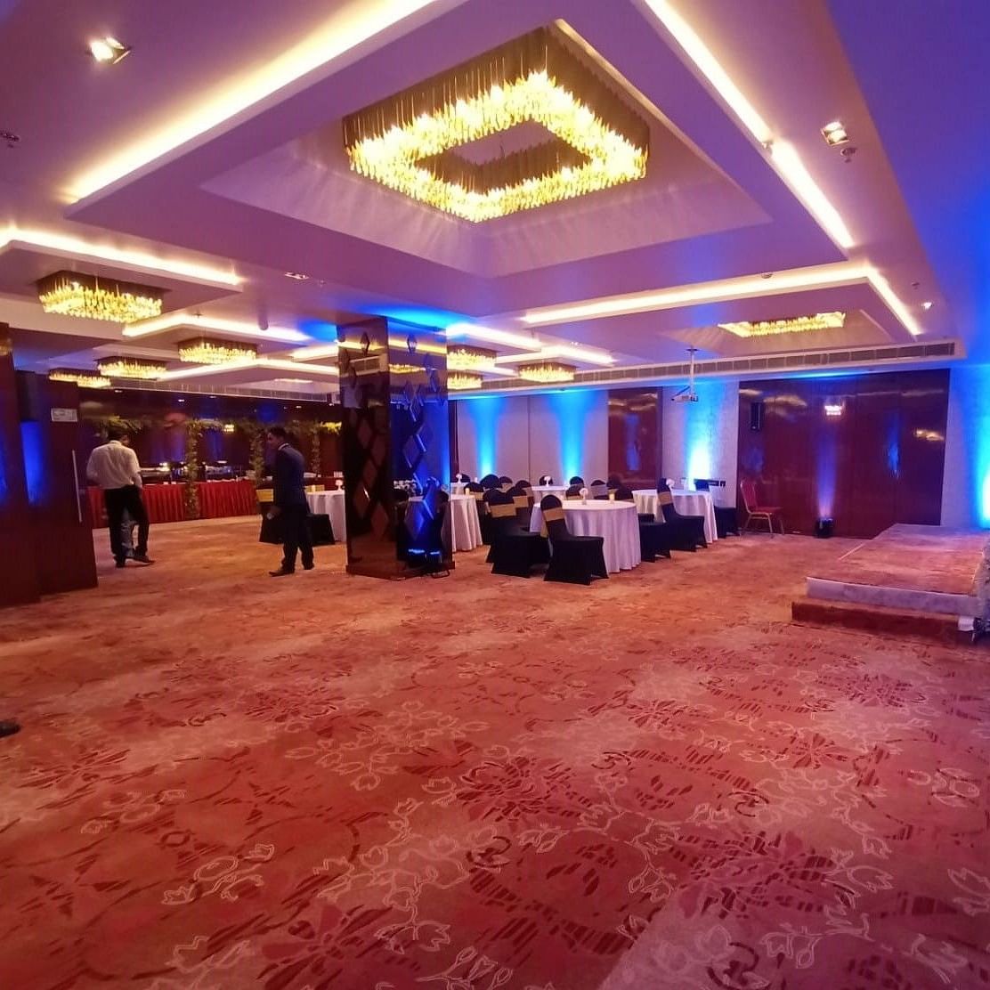 Terminal 02 Hall at Wonder Country Club and Resort, Kharagpur featuring a spacious space with elegant ceiling lights