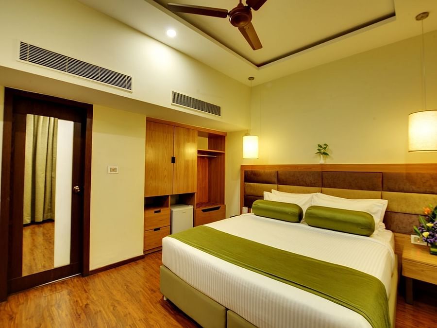 alt-text Club Premier room with wooden flooring