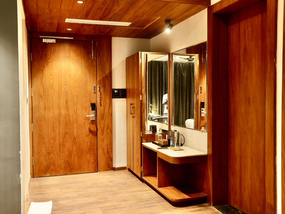 Premier Room, Entry vanity and wardrobe