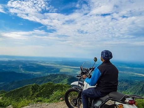 solo travellrt bike with beautiful view