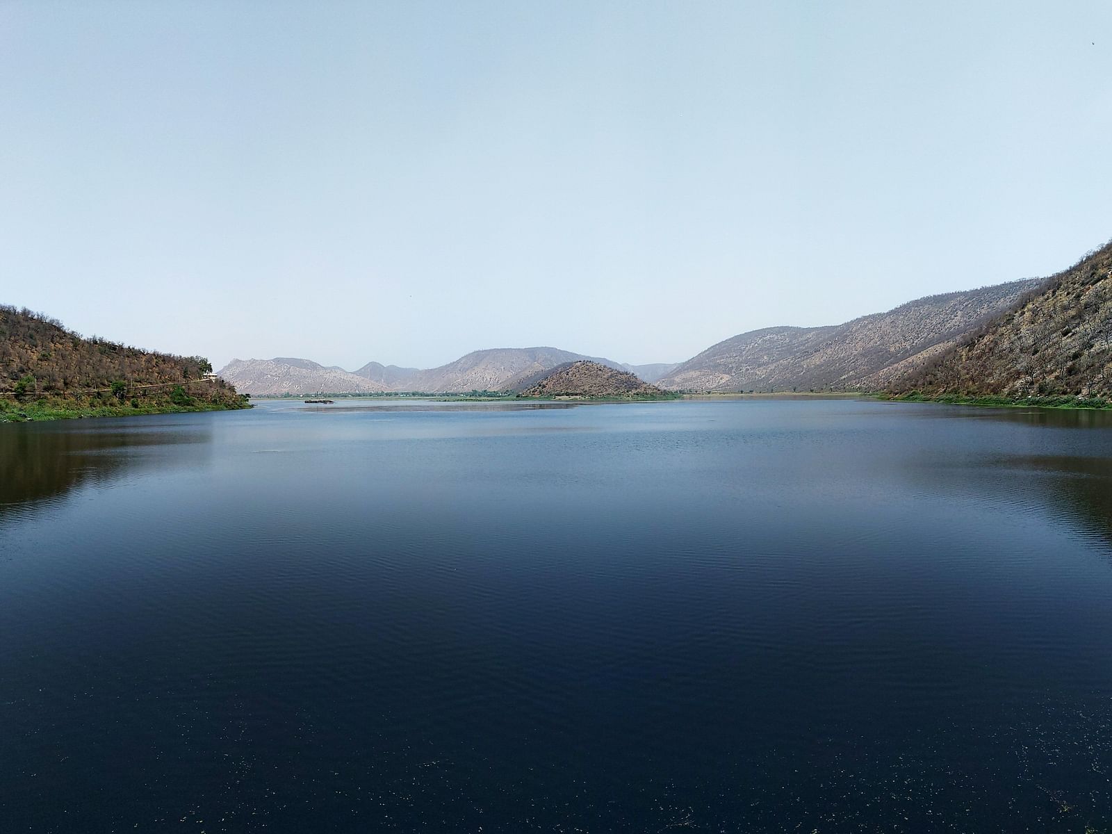 An overview of Siliserh Lake with mountains surrounding the lake.