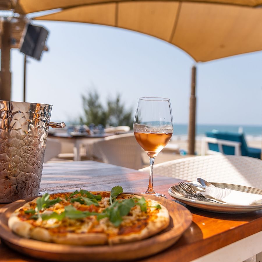alt-text Restaurant in Morjim, Living Room Beach Resort 16