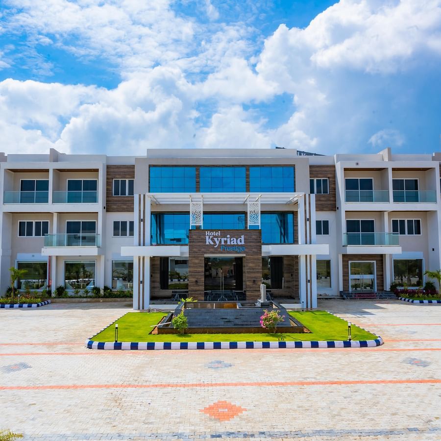 A long shot of the facade of the best hotel in Bagalkot