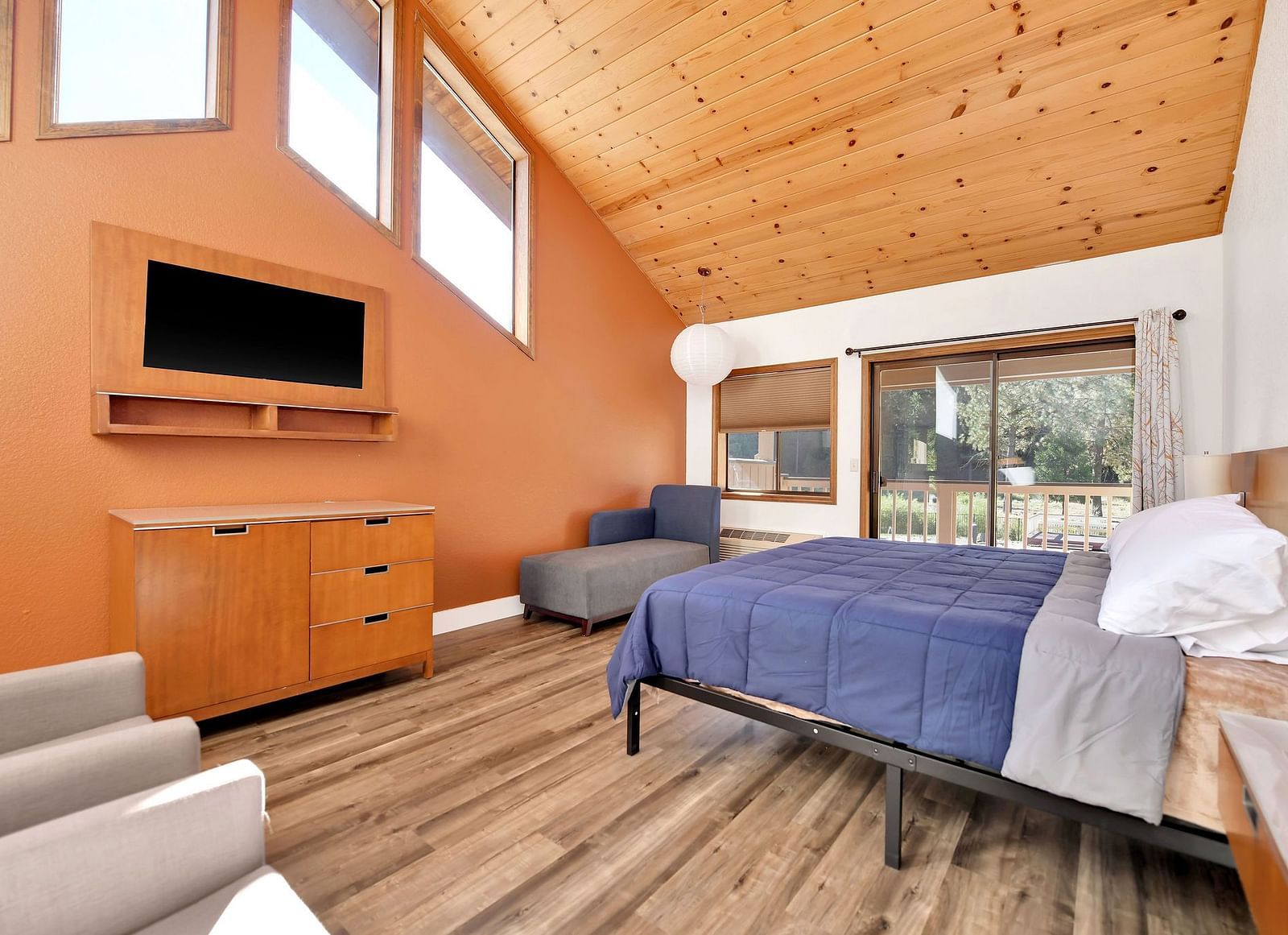 A view of a room at Amador Hotel with a double bed and a television.