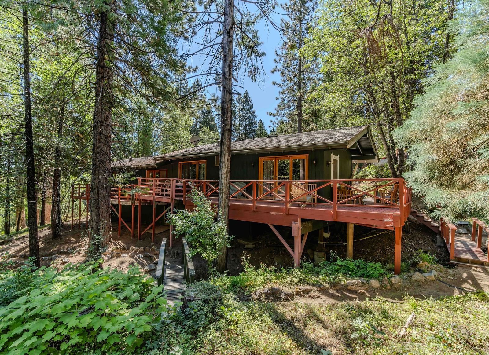 An exterior view of a cabin surrounded by greenery at Narrow Gauge Inn.
