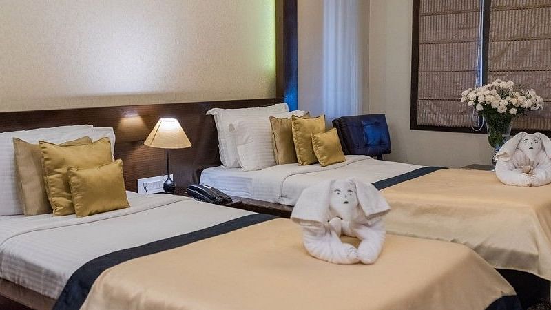 twin beds in a room - Hotel Polo Towers, Shillong