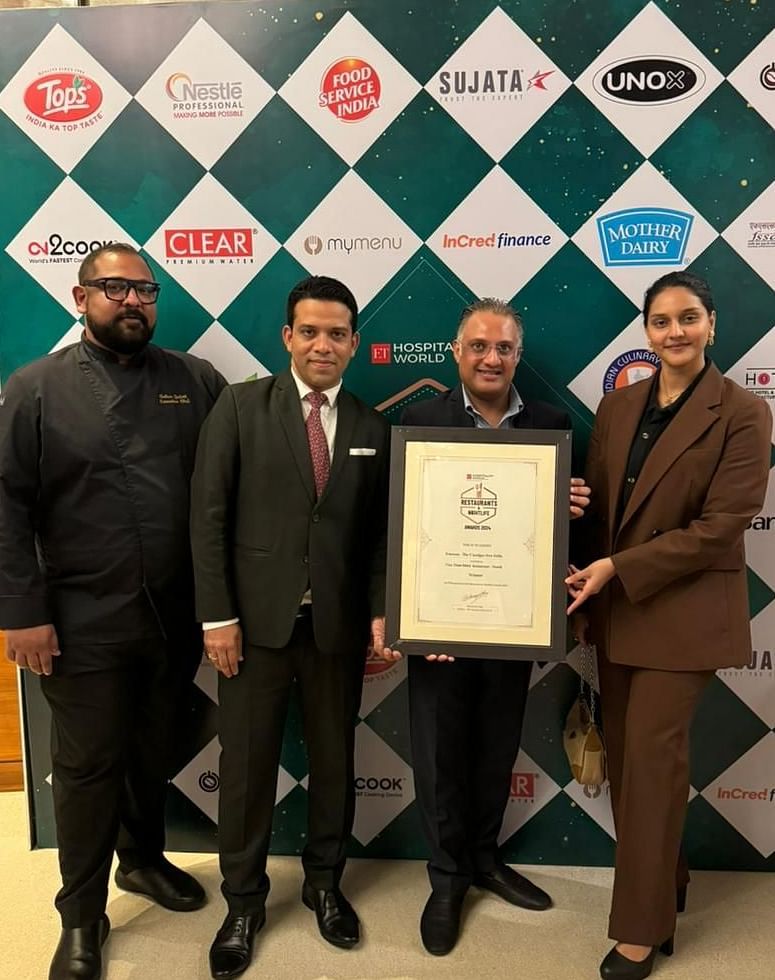People receiving awards from the ET Hospitality World Restaurants & Nightlife Awards.