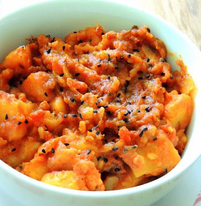 A bowl of Alu Dam served in a white bowl.