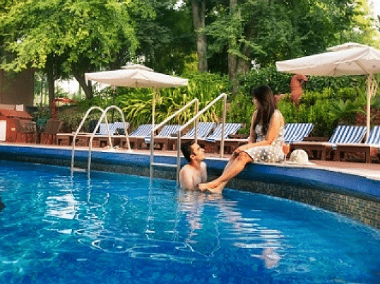 Swimming pool at Hotel Clarks Shiraz, Agra