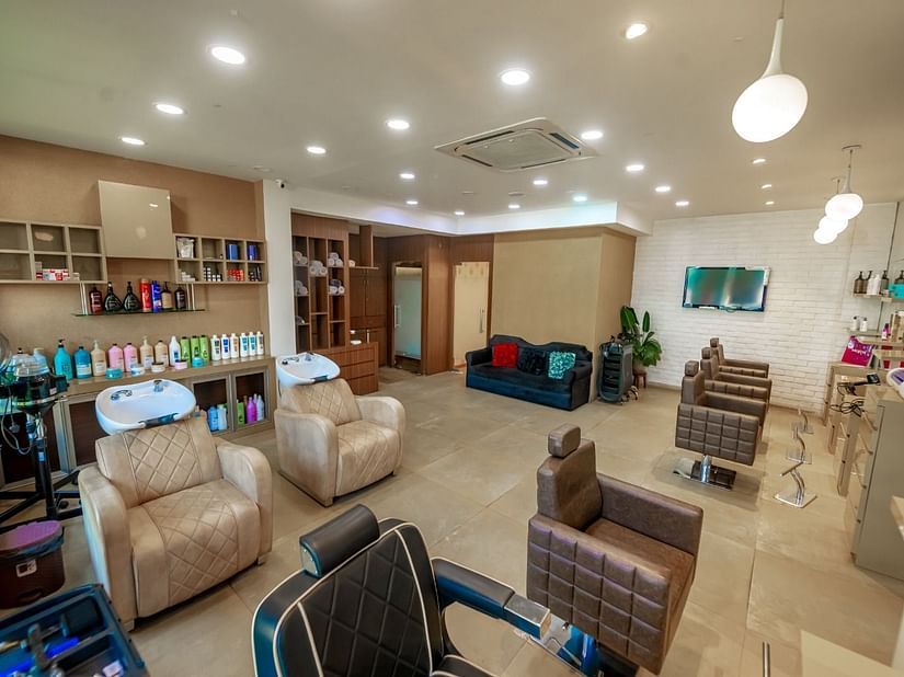 overview of the salon area with chairs and sofas for customers to sit - IOSIS Spa & Wellness