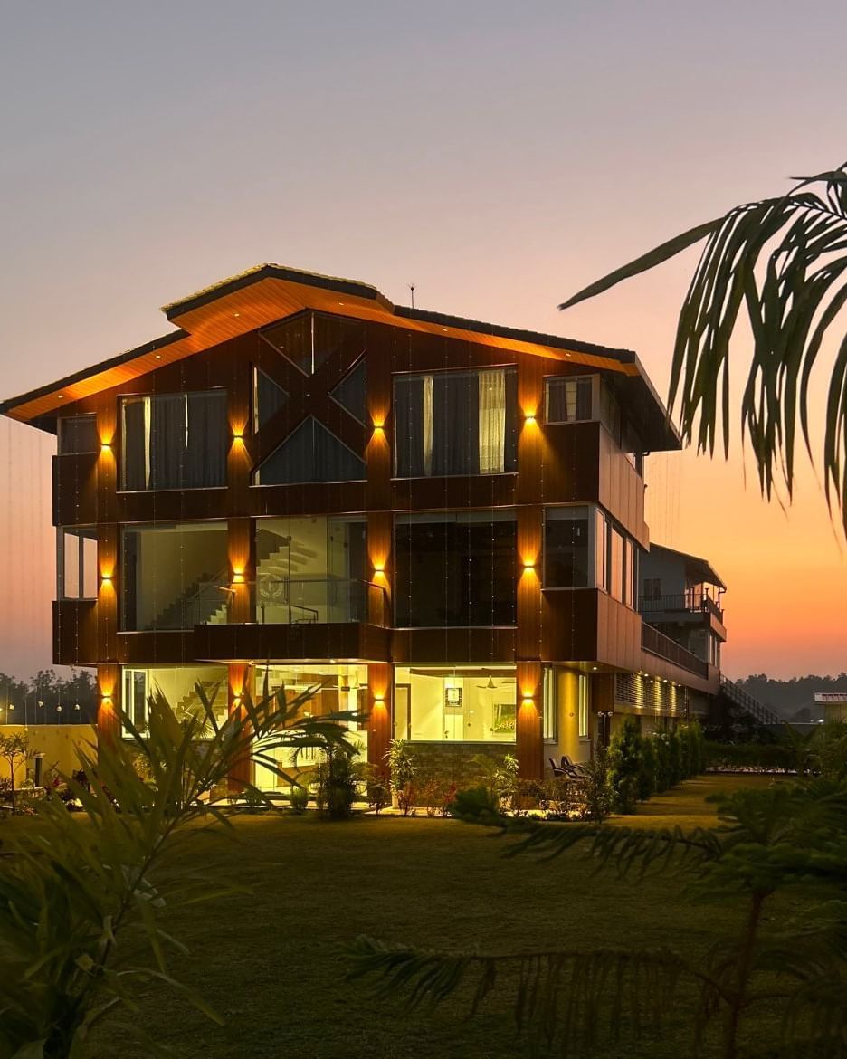facade image of Eminence The Corbett taken during the sunset