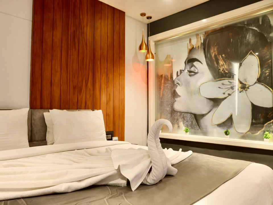 Premier Room, Turned-down bed with swan towel art