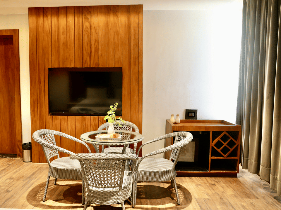 Premier Room, Glass dining table and television