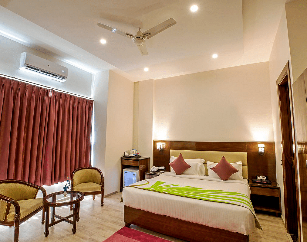 deluxe-king-bed
