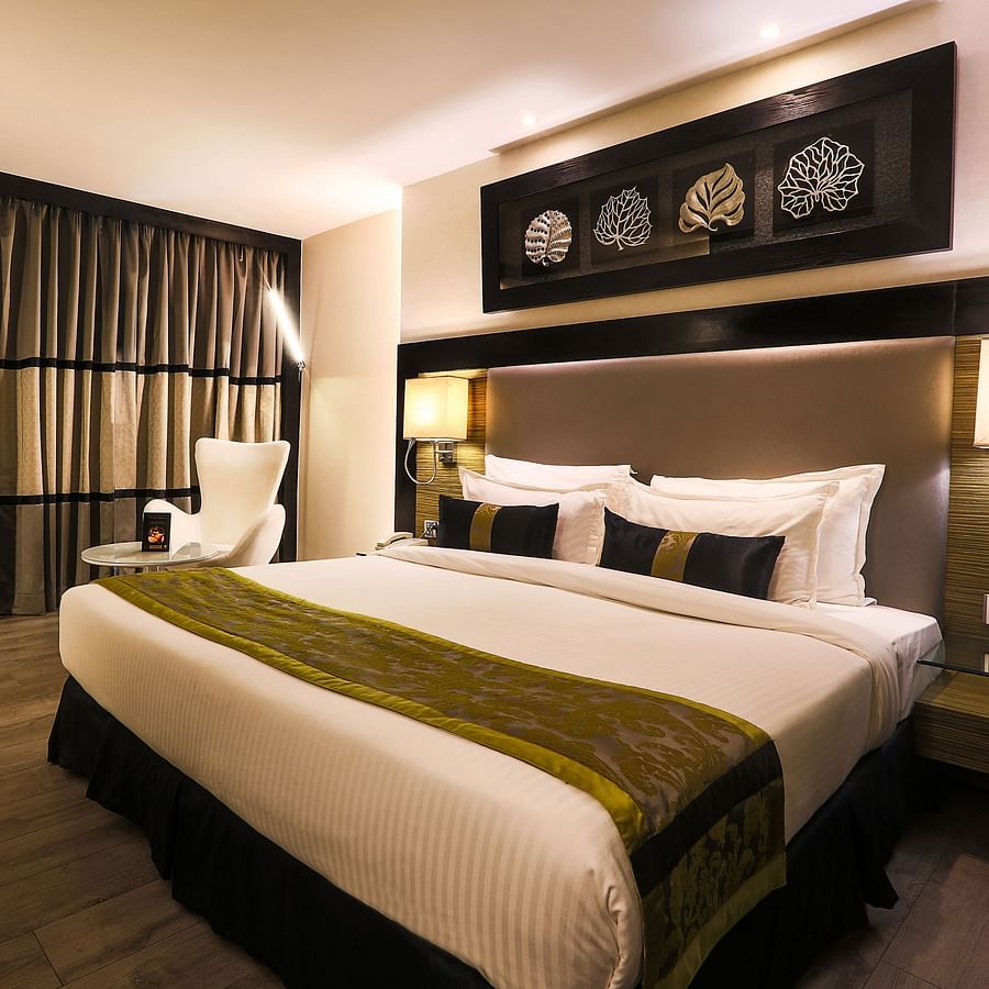 The Empresa Boutique Hotel - the king size bed offered by the Deluxe Room in Andheri