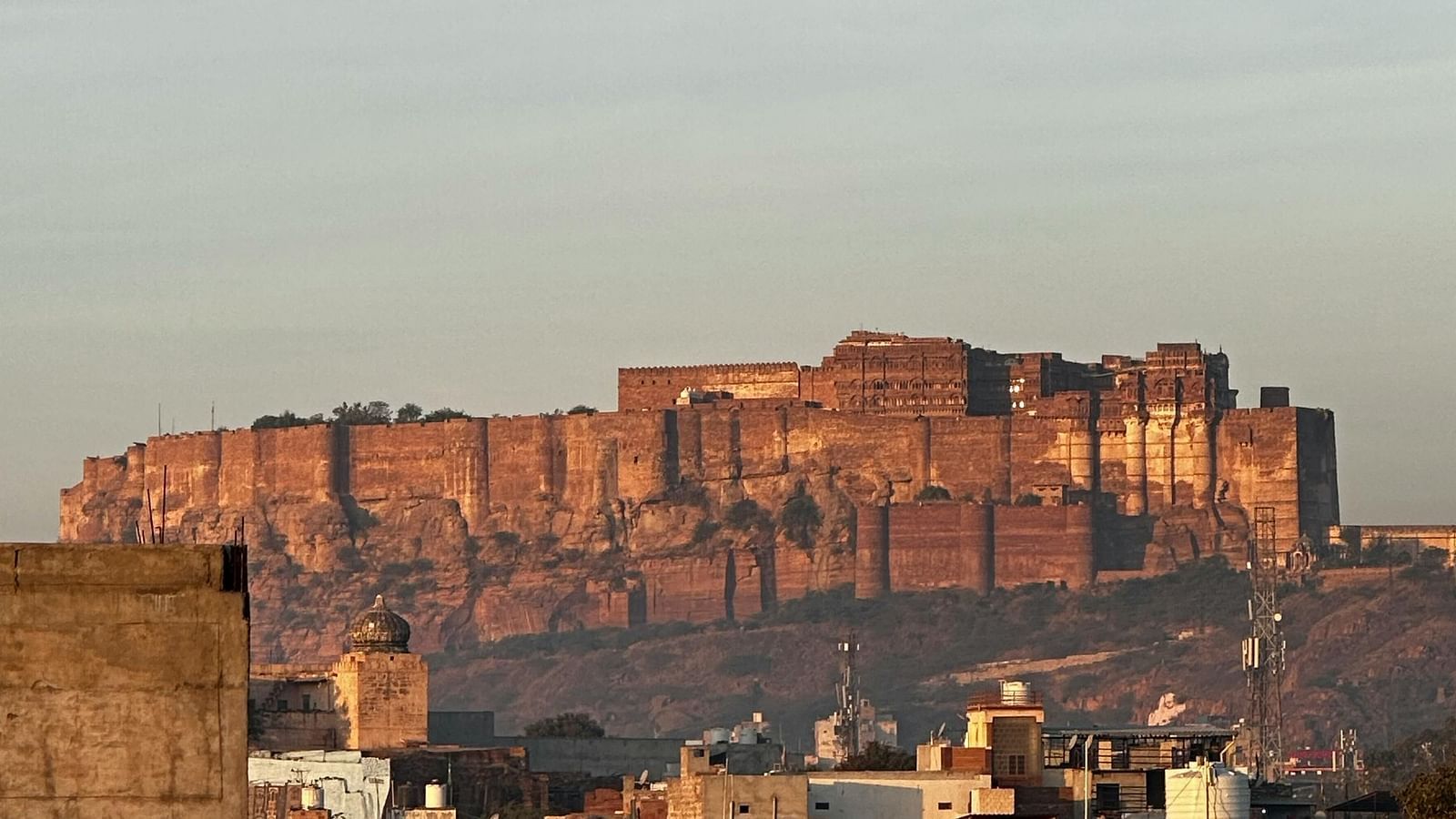 image of the Mehrangarh fort in jodhpur with buildings in the foreground.
