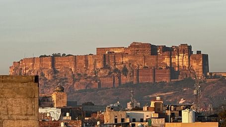 image of the Mehrangarh fort in jodhpur with buildings in the foreground.